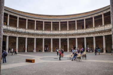 Granada, İspanya - 21 Ekim 2025: Palacio de Carlos V ve Museo de Bellas Artes, La Alhambra, Granada