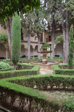 Granada, İspanya - 21 Ekim 2025: Alhambra Nasrid Saraylarındaki Daraxas Bahçesi