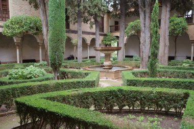 Granada, İspanya - 21 Ekim 2025: Alhambra Nasrid Saraylarındaki Daraxas Bahçesi