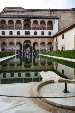 Granada, İspanya - 21 Ekim 2025: Nasrid Sarayı Myrtles Mahkemesi, Alhambra