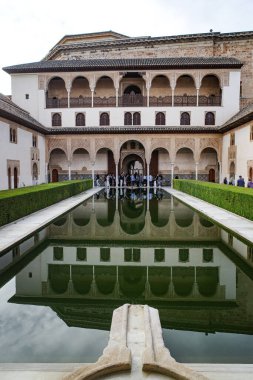 Granada, İspanya - 21 Ekim 2025: Nasrid Sarayı Myrtles Mahkemesi, Alhambra