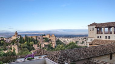 Granada, İspanya - 21 Ekim 2025: The Palacio de Generalife, La Alhambra, Granada 'dan Alcazaba' ya bakın