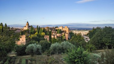Granada, İspanya - 21 Ekim 2025: The Palacio de Generalife, La Alhambra, Granada 'dan Alcazaba' ya bakın