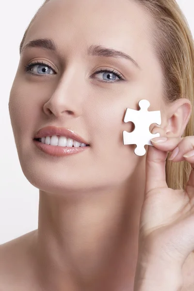 Concept skin health young model with puzzle on here face — Stock Photo, Image