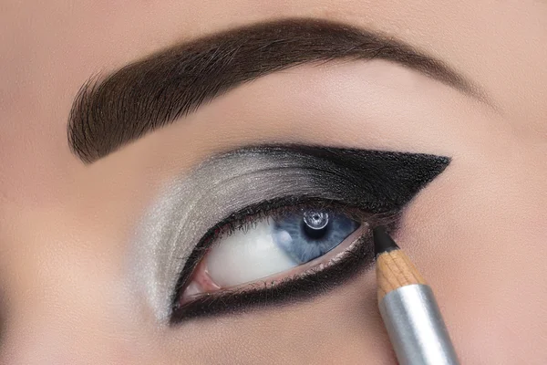 Vrouw oog met mooie make-up — Stockfoto