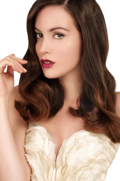 Closeup elegantní ženy s kudrnaté hnědé vlasy — Stock fotografie