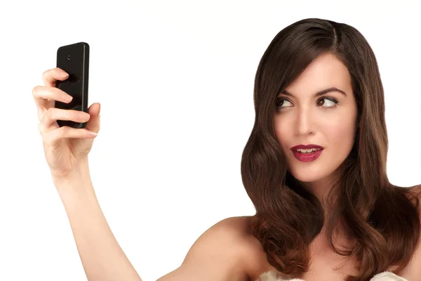 Piękna kobieta przy selfie z smartphone — Zdjęcie stockowe