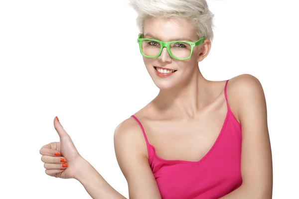 Hübsches junges blondes Model mit cooler Brille — Stockfoto