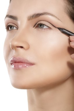 Güzel model göz göz kalemi closeup uygulama