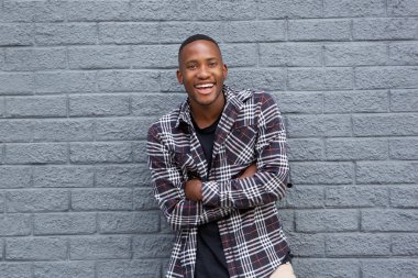 Afrika adam gülümseyen genç portresi