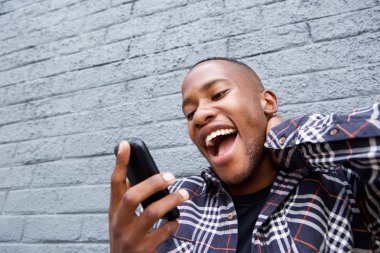 adam komik metin mesajı okuma