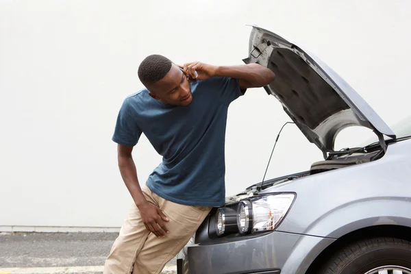 Man calls for help with a stalled car — Stock Photo, Image