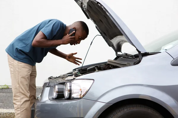 Man calls for help with a stalled car — Stock Photo, Image