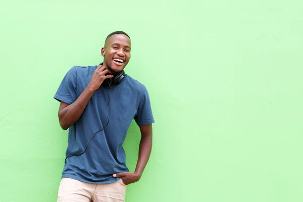 Retrato de fresco jovem africano cara — Fotografia de Stock