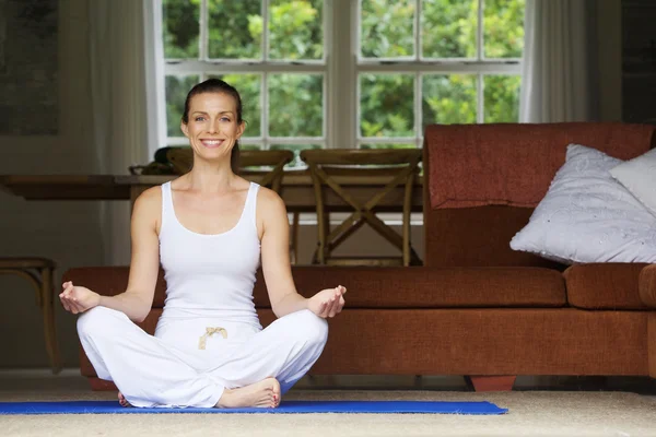 Woman sitting in yoga position — Stock Photo, Image