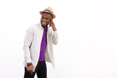 Şık adam cep telefonu üzerinde konuşurken