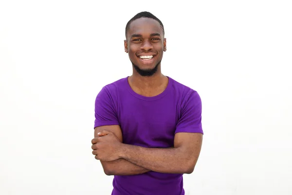 Uśmiechający się młody człowiek w fioletowy t-shirt — Zdjęcie stockowe