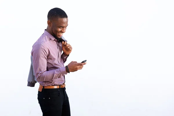 Joven africano leyendo mensaje de texto —  Fotos de Stock