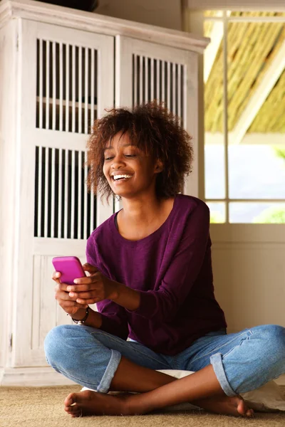 Sonriente joven negro mujer —  Fotos de Stock