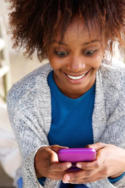 Mujer africana sonriente — Foto de Stock