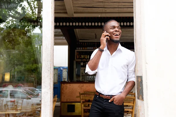 Young black man talking on mobile phone — Stock Photo, Image