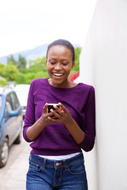 Mutlu Afrikalı kadın