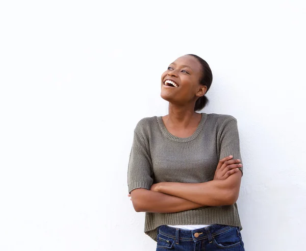 Jonge Afrikaanse vrouw lachen — Stockfoto