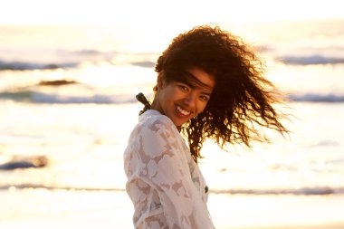 Güzel melez kadın.