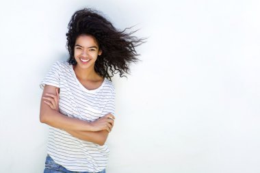 Gülümseyen genç karışık yarış kız