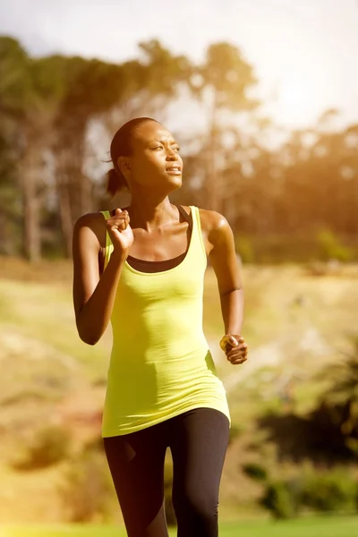 Happy young woman exercising in park — Stock Photo, Image