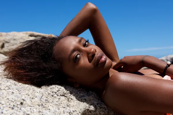 Belo modelo feminino africano — Fotografia de Stock