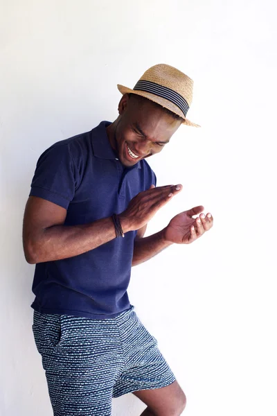 Jovem africano feliz batendo palmas — Fotografia de Stock