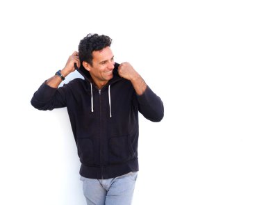 Moda orta yaşlı adam gülüyor