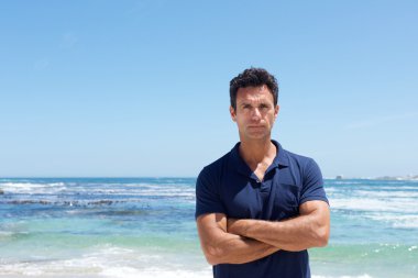 yakışıklı orta yaşlı adam