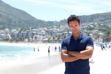 Maço adam kumsalda ayakta