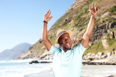 Şapkalı şık genç adam