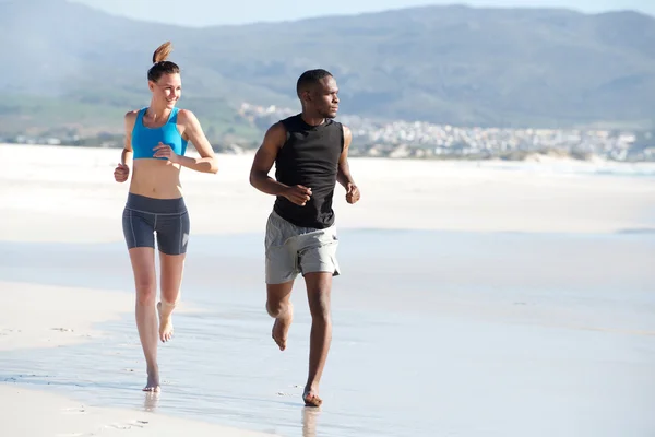 Υγιής και νεαρό ζευγάρι τρέχει — Φωτογραφία Αρχείου