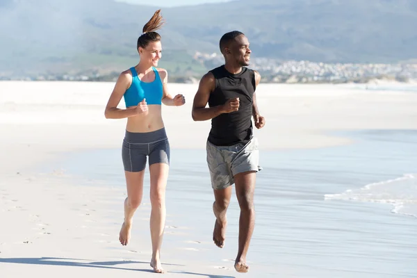 Joven hombre y mujer haciendo ejercicio corriendo — Foto de Stock