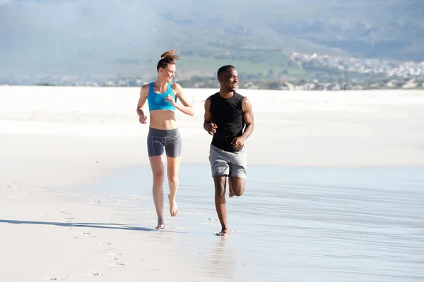 Feliz joven mixta raza pareja corriendo — Foto de Stock
