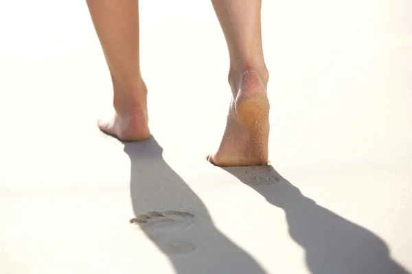 Woman leaving footprints — Stock Photo, Image