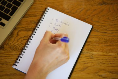 Defter üzerinde yazma el 