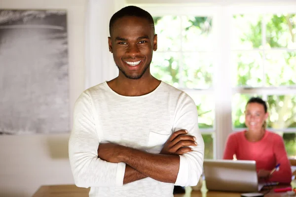 Feliz joven africano — Foto de Stock