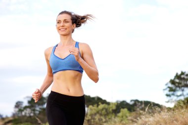 Kadın zevk Çalıştır dışında gülümseyen 