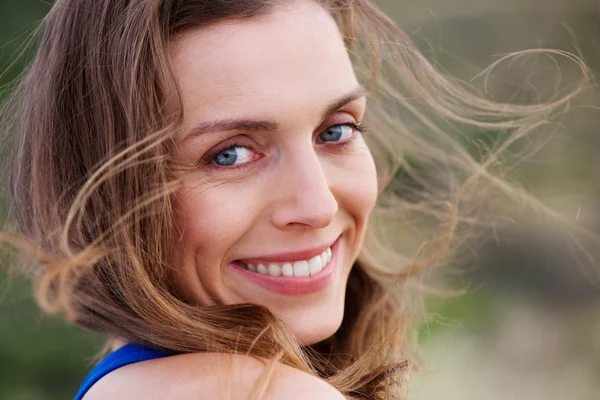 Healthy smiling woman outside — Stock Photo, Image