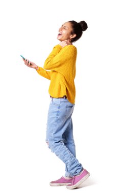 genç kadın gülüyor