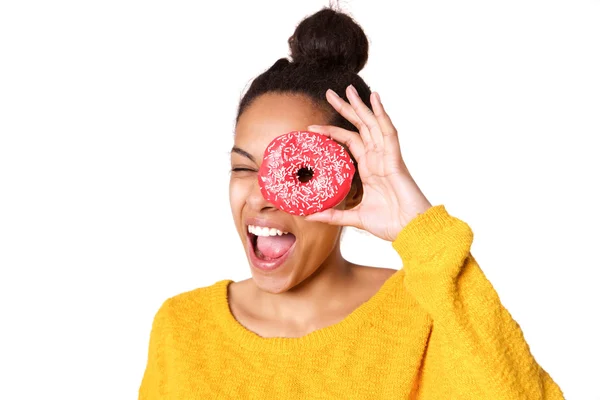 Mujer joven traviesa mirando a través de un donut —  Fotos de Stock