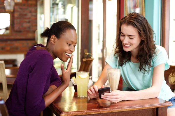 Two young women — Stock Photo, Image