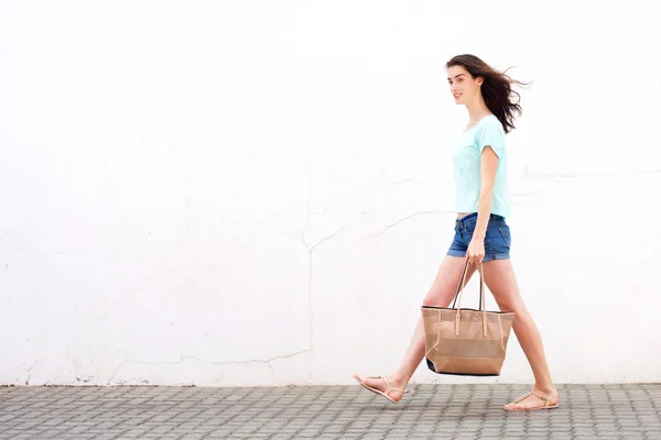 Smiling young woman — Stock Photo, Image