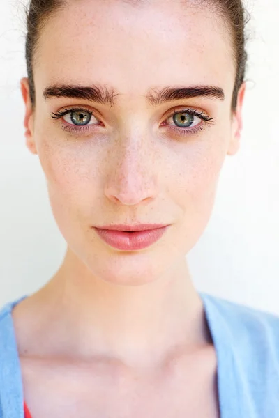 Femme saine avec des taches de rousseur — Photo