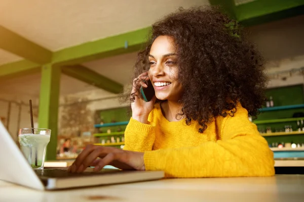 Young african woman — Stock Photo, Image